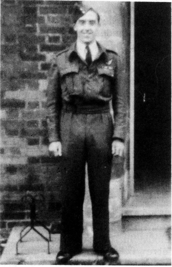 Flight-Sergeant Walter Jackson, boordwerktuigkundige.